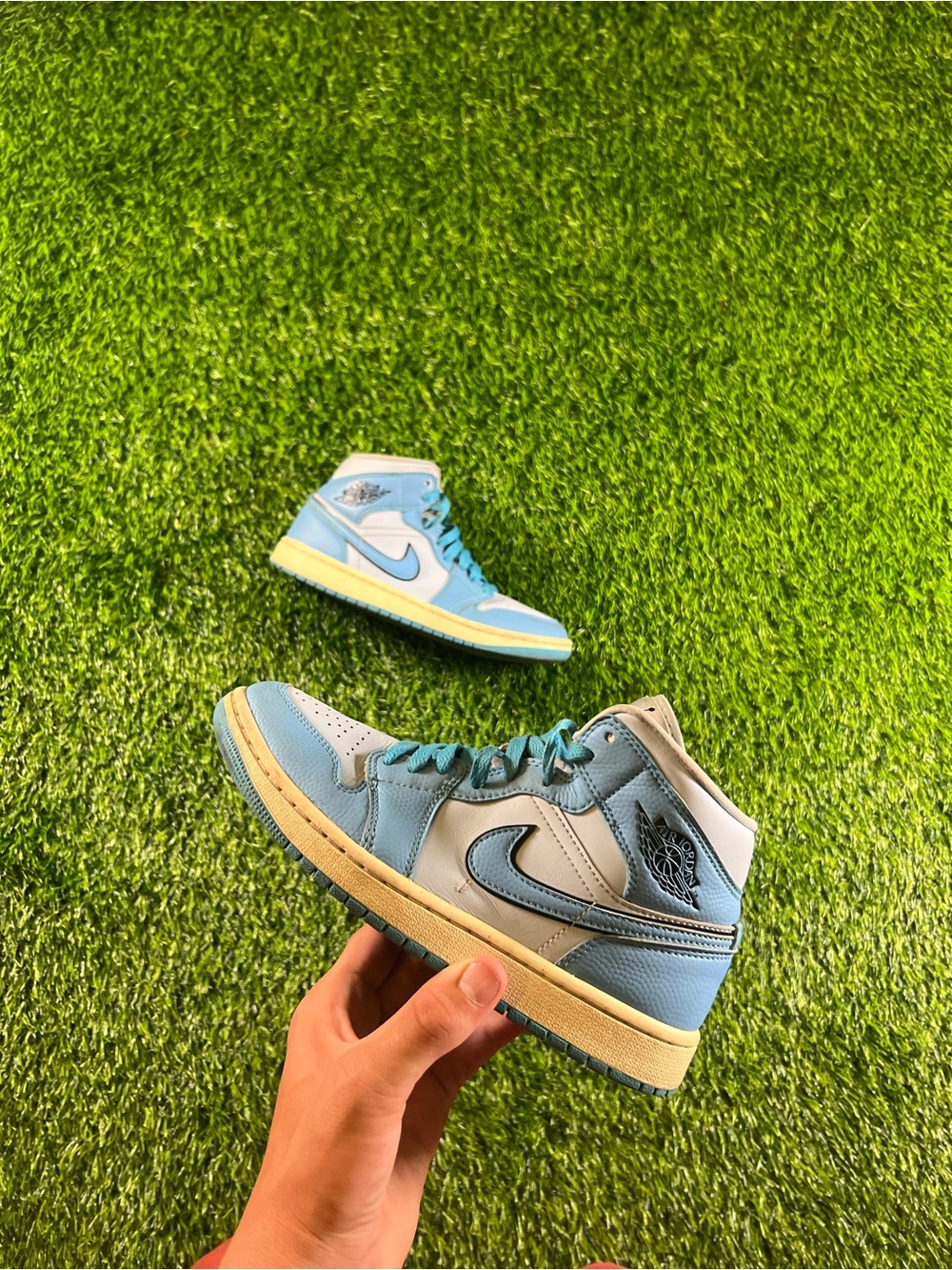 Wmns Air Jordan 1 Mid SE 'Ice
Blue' Size 7.5 Good Condition!
